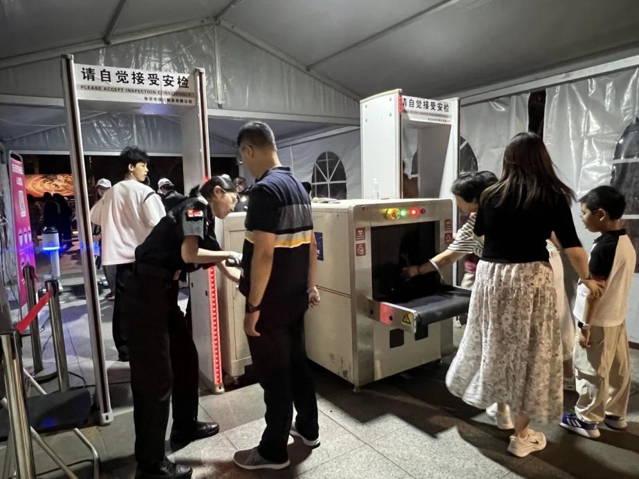 C:/Users/BA/Desktop/“安保鐵軍、硬核保障”2024系列報(bào)道四十三——月滿中秋，南京市保安服務(wù)有限公司圓滿護(hù)航“2024 南京森林音樂(lè)會(huì)”/4.jpg4