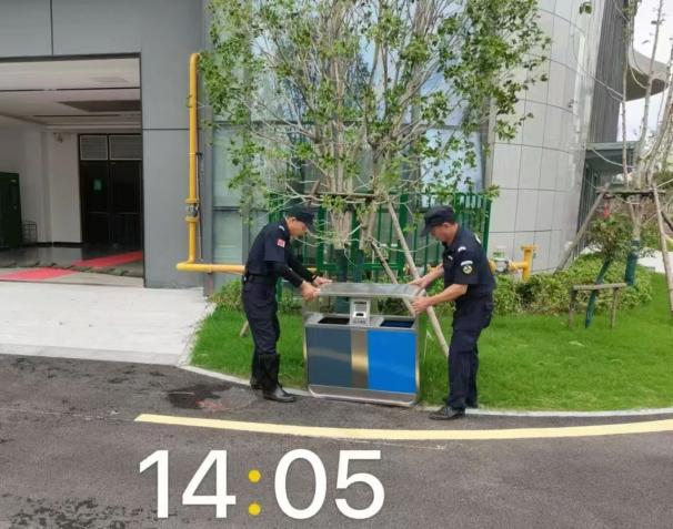 C:/Users/BA/Desktop/風(fēng)雨過后南京保安迅速行動(dòng)，恢復(fù)安“寧”面貌/4.jpg4